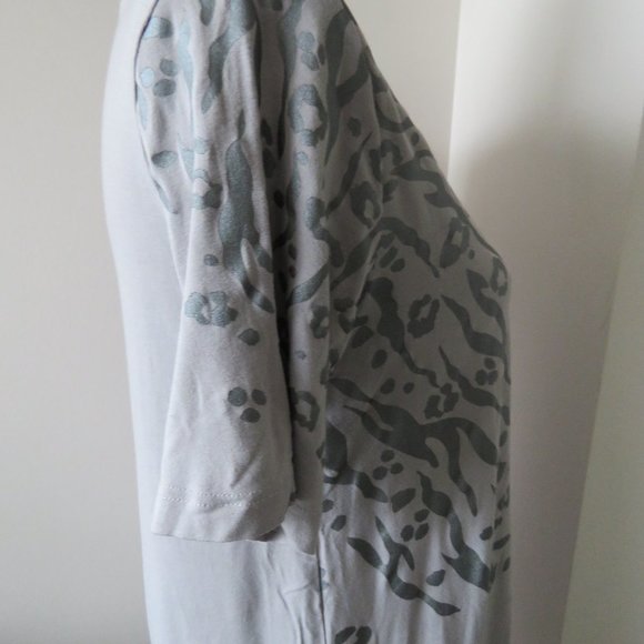 Light Grey Short Sleeve T-Shirt With Silver Animal Print Applique - Picture 5 of 9